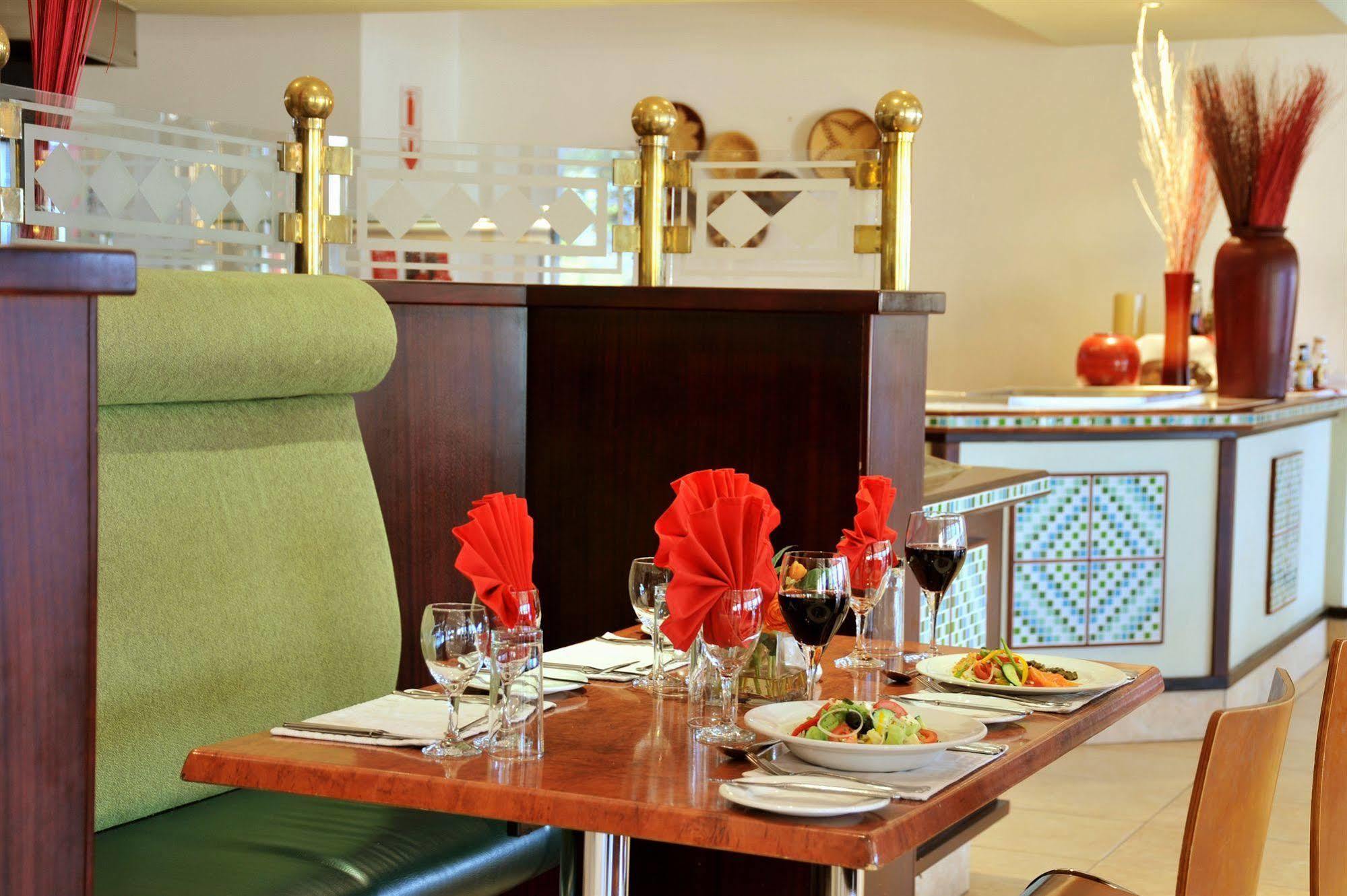 Cresta President Hotel Gaborone Esterno foto