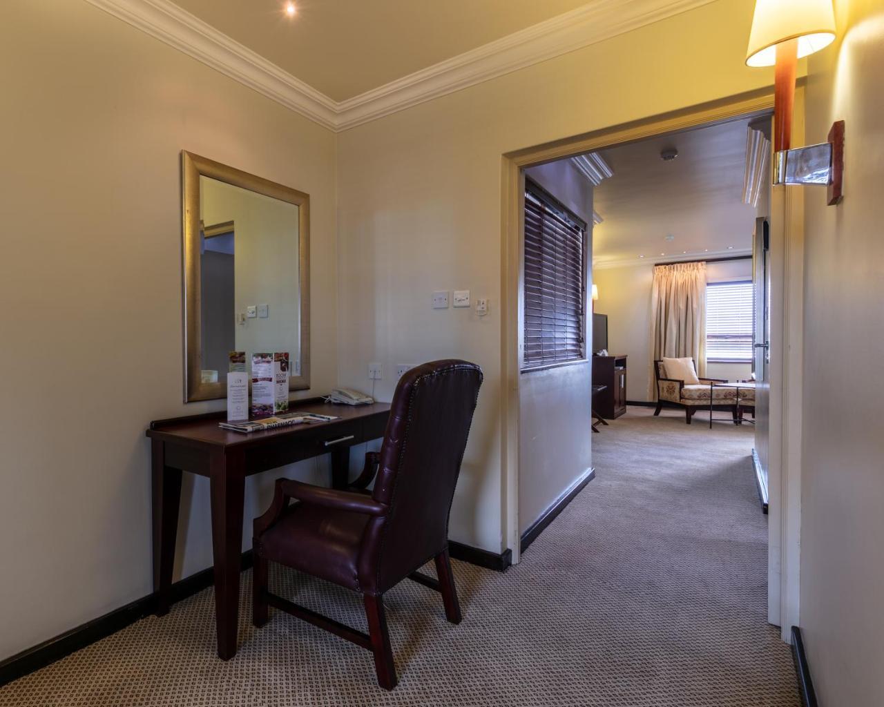 Cresta President Hotel Gaborone Esterno foto