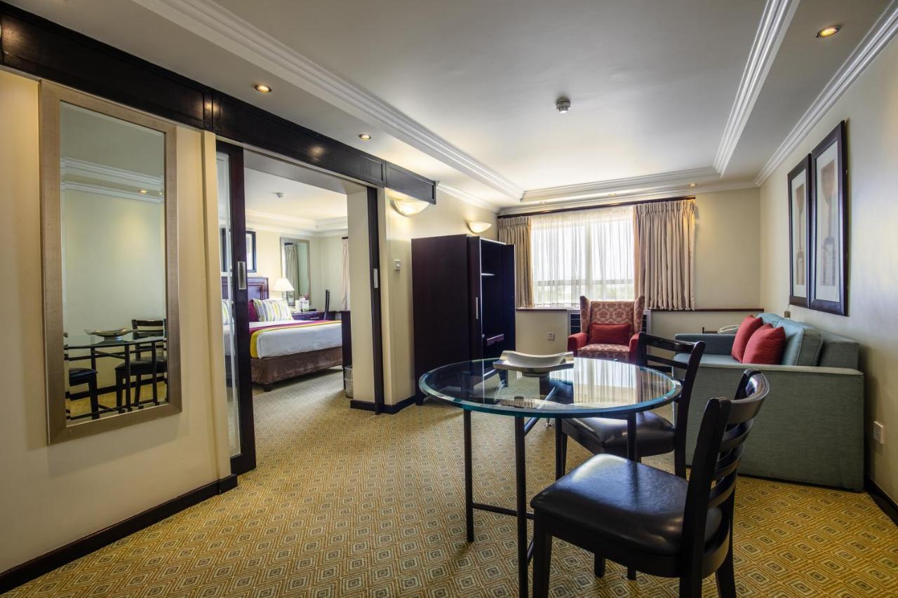 Cresta President Hotel Gaborone Esterno foto