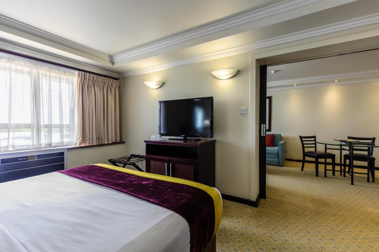 Cresta President Hotel Gaborone Esterno foto