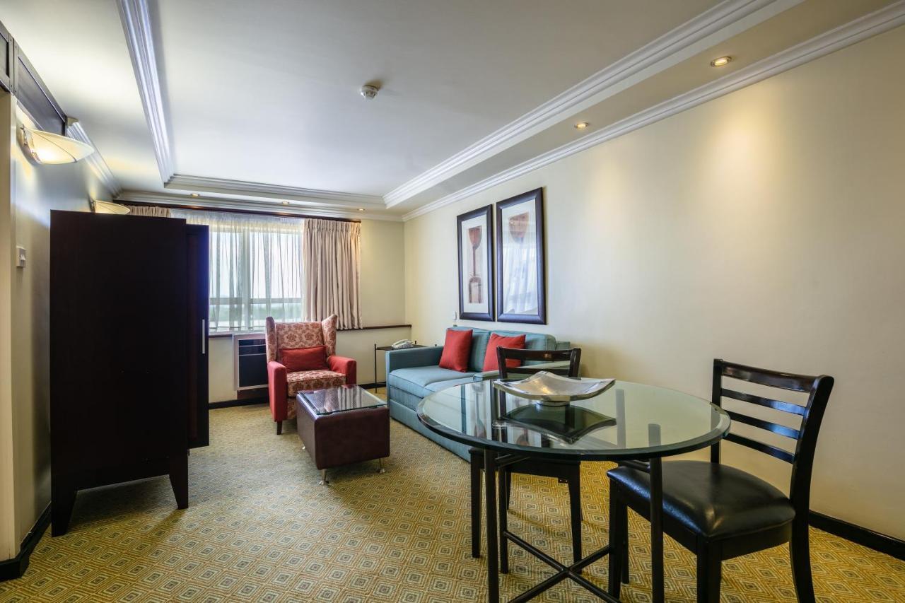 Cresta President Hotel Gaborone Esterno foto