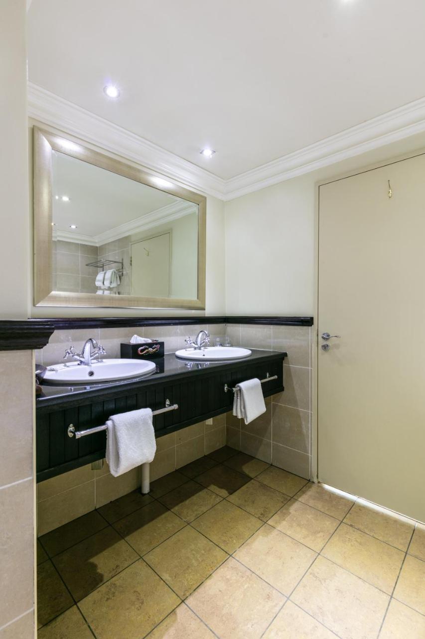 Cresta President Hotel Gaborone Esterno foto