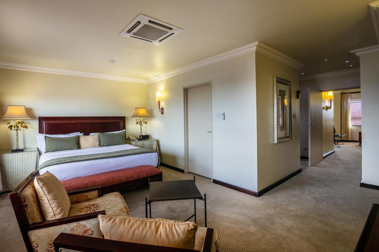 Cresta President Hotel Gaborone Esterno foto