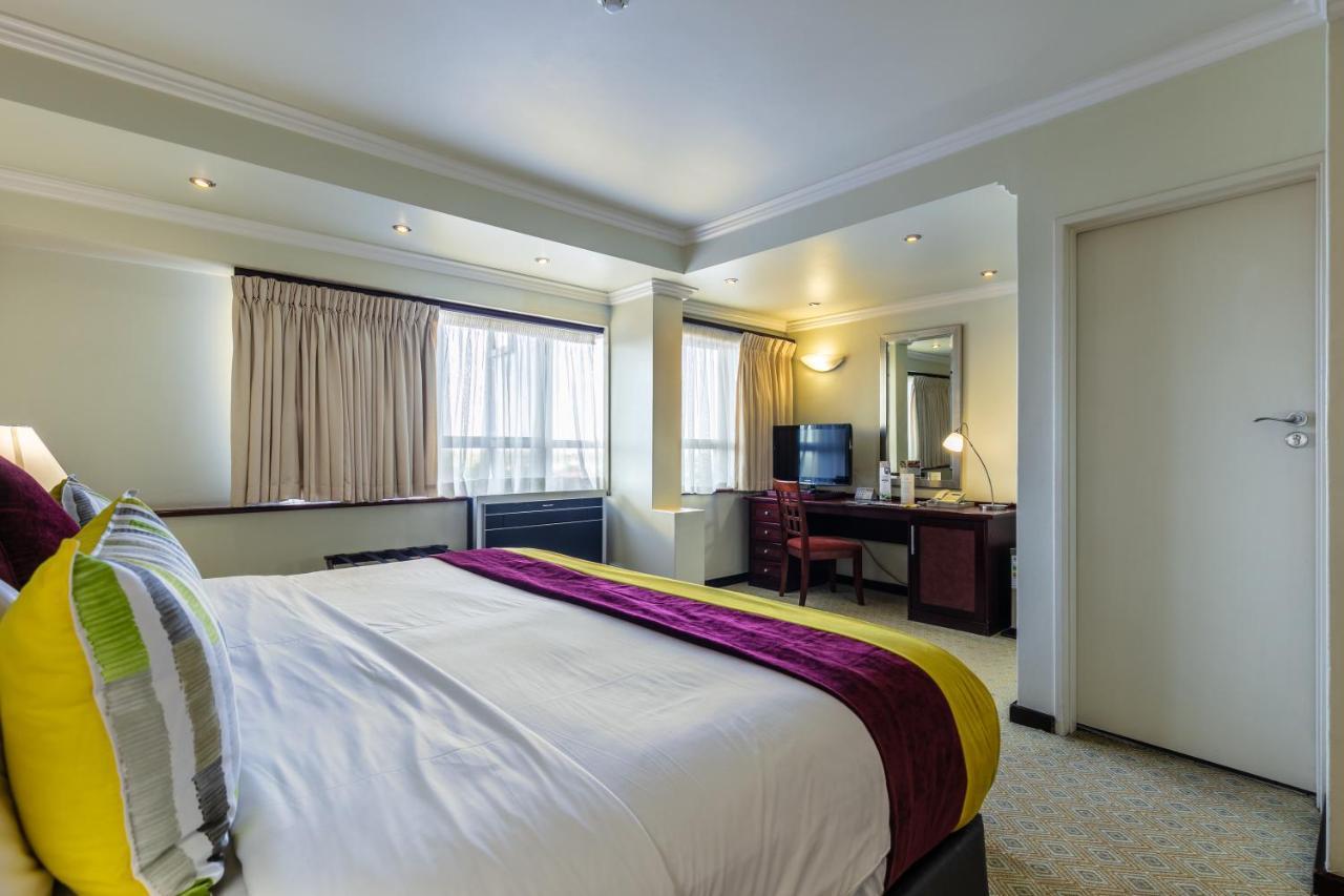 Cresta President Hotel Gaborone Esterno foto