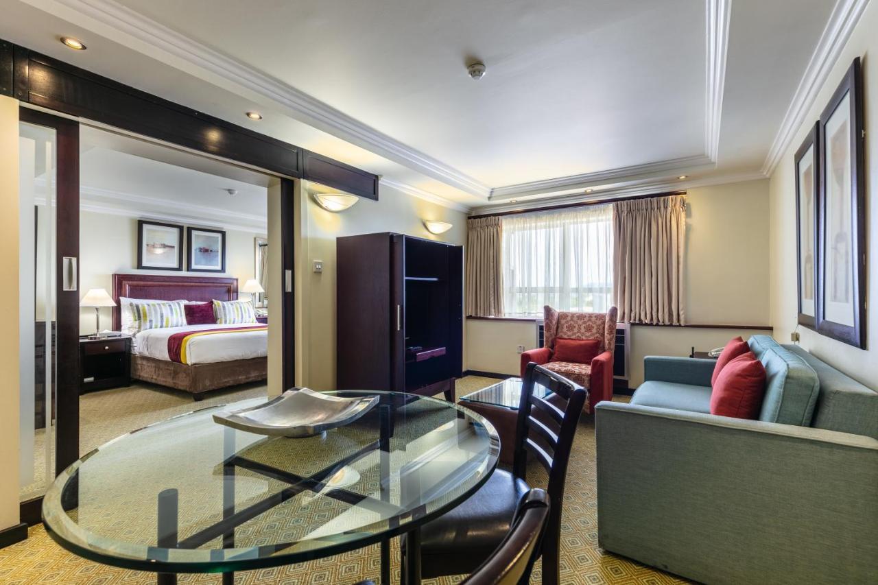 Cresta President Hotel Gaborone Esterno foto
