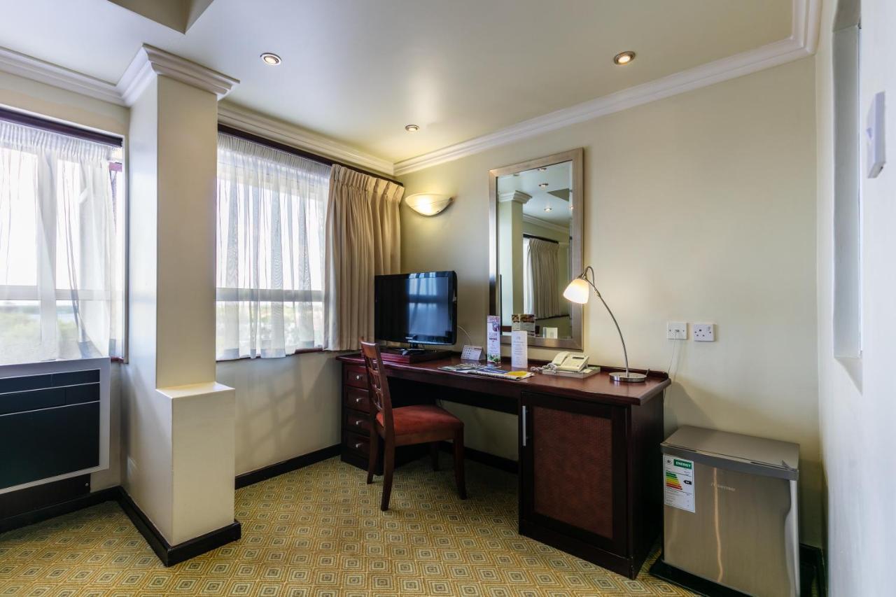 Cresta President Hotel Gaborone Esterno foto